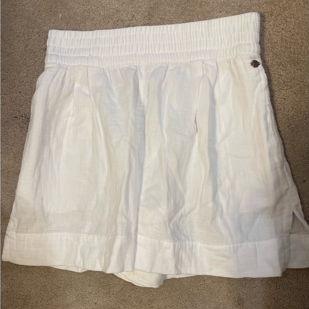 CALIA by Carrie Underwood White High-Waist Pleated Shorts